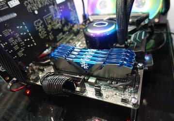 Модули памяти Adata XPG Gammix D50 оснащены рассеивателями без светодиодов