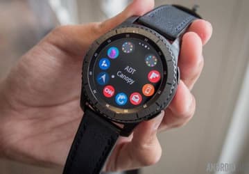 Нет, Samsung пока не собирается выпускать умные часы с Wear OS