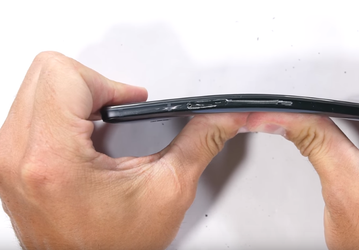 В «лучших» традициях HTC, новый флагманский смартфон компании назвать прочным нельзя