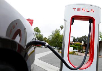 Tesla следует устранить «недостатки» в автопилоте 
