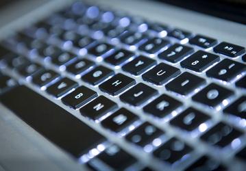 Apple отремонтирует «залипающие» клавиатуры MacBook и MacBook Pro