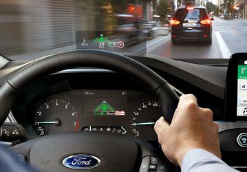 Изображение на новом проекционном экране для автомобилей Ford видно даже в поляризующих очках