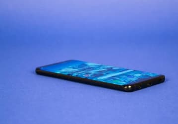 В смартфоне Samsung Galaxy S10 не будет оптического сканера отпечатков пальцев