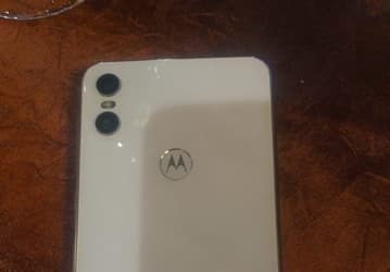 Белый смартфон Motorola One замечен на новых фотографиях