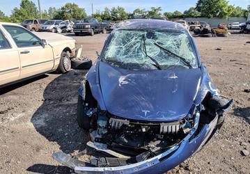 Tesla Model 3 уберегла женщину от смерти в тяжелой аварии