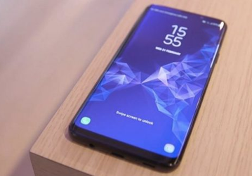 Две из трех версий Samsung Galaxy S10 получат подэкранные сканеры отпечатков пальцев