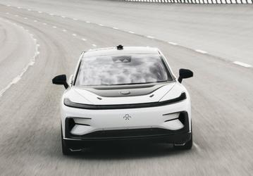 Faraday Future испытала на скорости до 250 км/ч свой первый электромобиль, планируя выпустить его в 2018 году