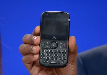 Телефон JioPhone 2 с клавиатурой QWERTY, поддержкой 4G и двух карт SIM стоит 44 доллара