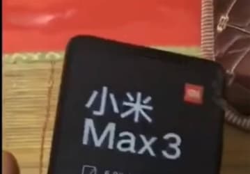 Фотогалерея дня: огромный Xiaomi Mi Max 3 в руках пользователя