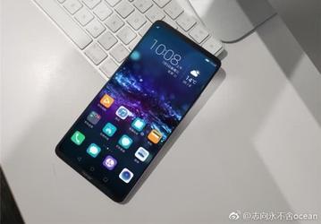 На новой «живой» фотографии смартфон Honor Note 10 показан спереди