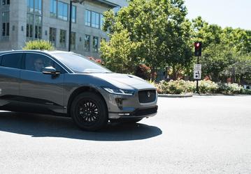 Waymo уже тестирует новенькие электрические кроссоверы Jaguar I-Pace для дальнейшего превращения их в беспилотные машины