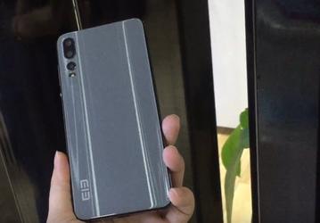 Elephone скопировала тройную камеру Huawei P20 Pro