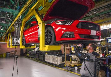 Сотрудники Ford уже получили экзоскелеты