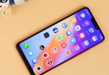 Vivo обновила бюджетный смартфон Y81, добавив в него сканер отпечатков пальцев
