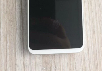 Белый Meizu 16 позирует на новых живых фото