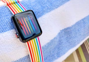 Российские владельцы Apple Watch не могут использовать циферблат Pride, воплощающий символику ЛГБТ*