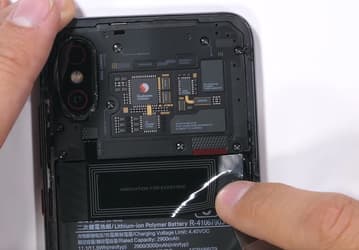 Один из самых необычных смартфонов Xiaomi успешно прошёл тесты блогера JerryRigEverything