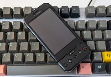 10 лет назад представили первый Android-смартфон  