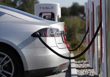 Tesla больше не предлагает пожизненную бесплатную зарядку