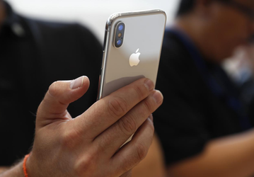 Перед анонсом новых iPhone акции Apple взлетели до рекордных высот
