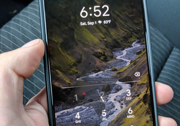 Новенький смартфон Google Pixel 3 XL забыли в такси