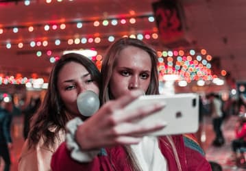 В Instagram разрешат отмечать друзей на видео