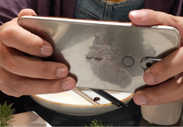 В Сеть утекли первые живые фото смартфона Nokia 7.1 (или 7.1 Plus)
