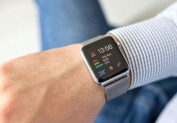 Из-за огромного спроса на Apple Watch Series 4 к производству подключают еще одного сборщика