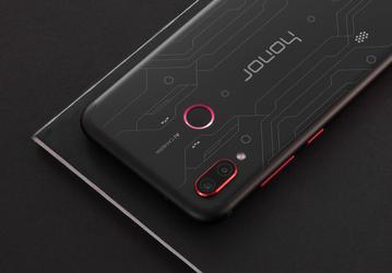 ПО на смартфонах Huawei и Honor повышает производительность в тестовых приложениях