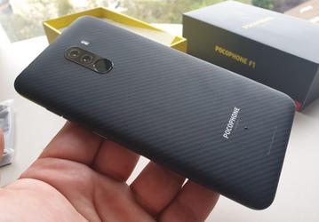 Кевларовый смартфон Xiaomi Pocophone F1 поступил в продажу