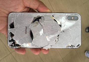 Стоимость замены заднего стекла в iPhone XS Max равна стоимости нового смартфона iPhone 8