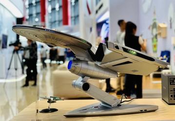 Lenovo показала компьютер в виде космического корабля из Star Trek