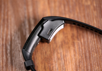 Фотогалерея дня: браслет Honor Band 4, который составит конкуренцию Xiaomi Mi Band 3 с модулем NFC