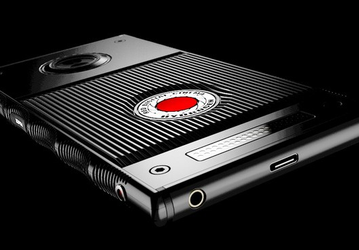 Оформившие предзаказ на титановую версию Red Hydrogen One получат еще один смартфон в подарок