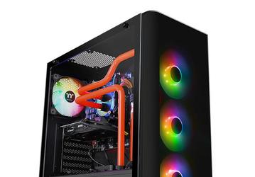 Боковые панели корпуса Thermaltake View 21 TG RGB Plus изготовлены из закаленного стекла