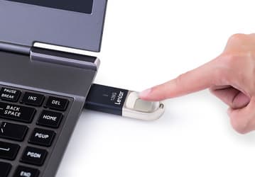 Флэшка Lexar JumpDrive Fingerprint F35 оснащена дактилоскопическим датчиком 