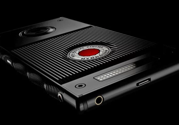 Новейший смартфон Red Hydrogen One с голографическим дисплеем получил прошлогоднюю SoC Snapdragon 835 и Android 8.1 Oreo