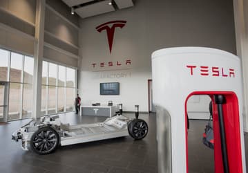 В США на Tesla подали в суд за неуплату налогов
