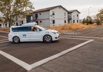 Waymo сделает свои беспилотные машины менее вежливыми