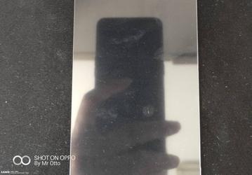 Экран загадочного смартфона Samsung Galaxy A8s оказался дырявым