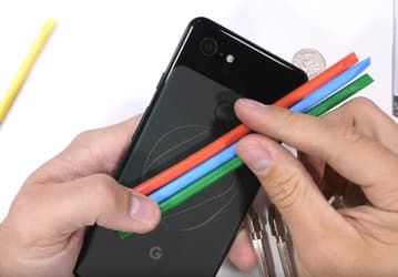 Смартфон Google Pixel 3 XL прошёл тесты блогера JerryRigEverything. Но он всё-таки царапается