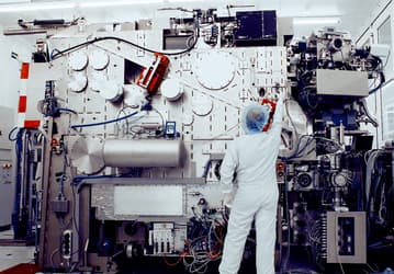 Intel отказывается от притязаний на лидерство в освоении EUV