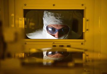 Intel разделит производство из-за задержек с освоением 10-нанометровой технологии 