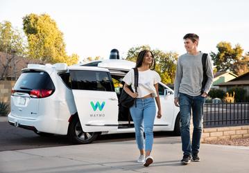 Самоуправляемые автомобили Waymo пробежали по американским дорогам 10 млн миль