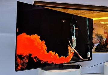 Alienware 55 — огромный игровой монитор с панелью OLED и кадровой частотой 120 Гц
