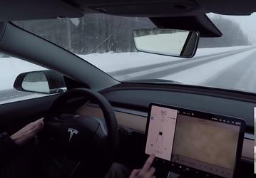 Видео дня: автопилот Tesla Model 3 в снежную бурю