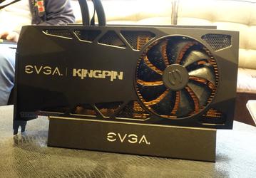 Оверклокерская видеокарта EVGA GeForce RTX 2080 Ti Kingpin позирует на «живых» фото