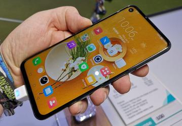 Не хуже Samsung Galaxy A8s и Huawei Nova 4: смартфон Hisense U30 тоже имеет круглый вырез экрана и 48-мегапиксельную камеру