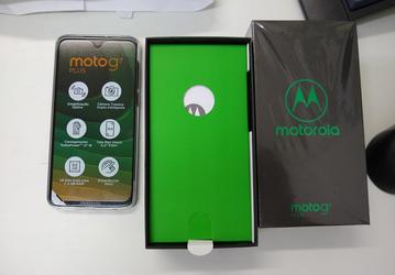 Смартфон Moto G7 Plus позирует на живых фото, в его камере реализована система оптической стабилизации