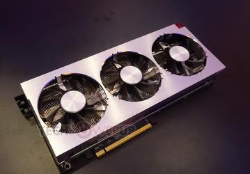 Фотогалерея дня: живые фото видеокарты AMD Radeon VII с семинанометровым GPU